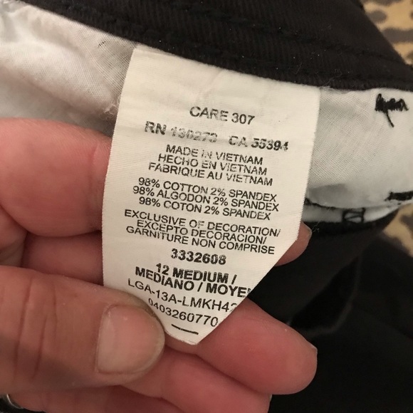 LEE size 12 black jeans CLASSIC FIT cropped w/ bling on back pockets like new - Picture 7 of 10